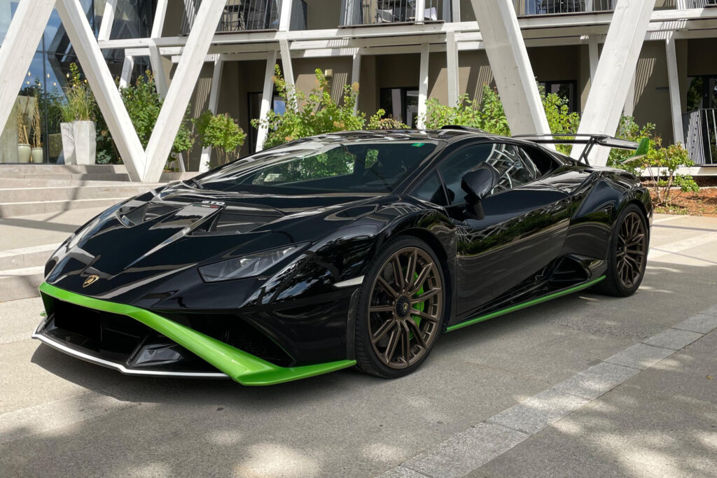 Lamborghini Huracan STO Black Front 2