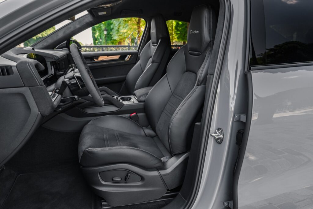 Porscche Cayenne Turbo Pack GT Interior 3