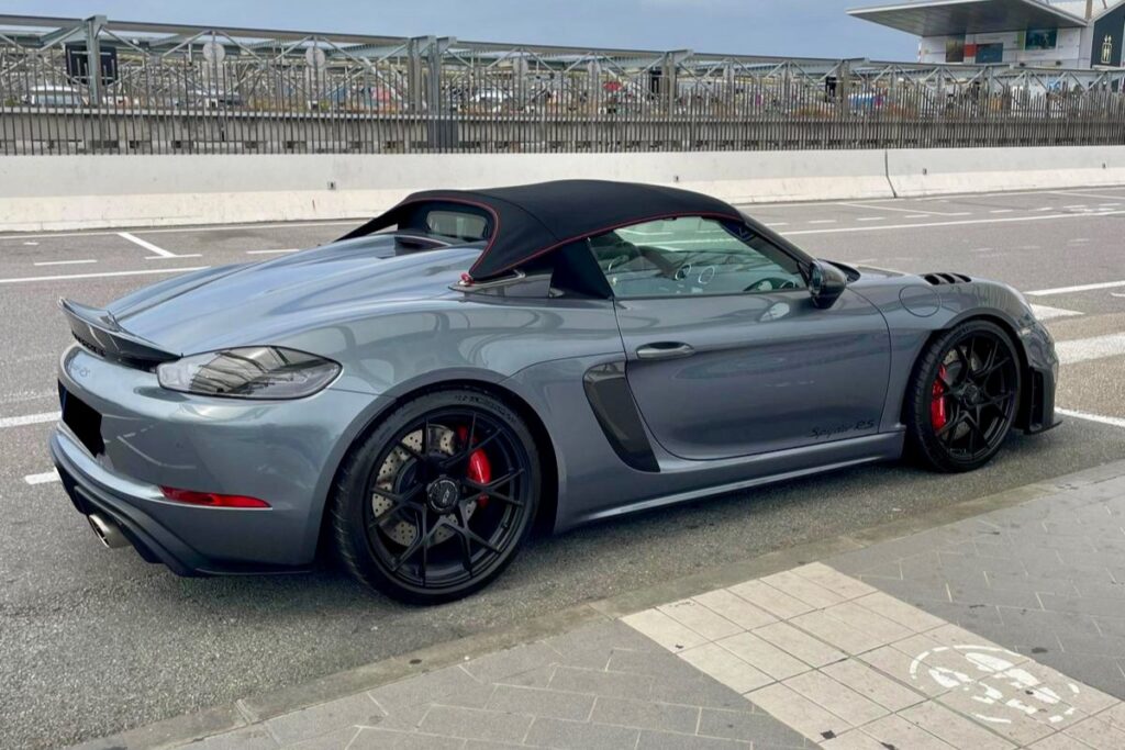 Porsche 718 Spyder RS Airport Side 2