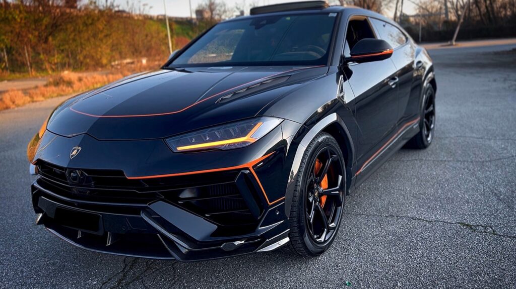 Lamborghini Urus Perf Black Front