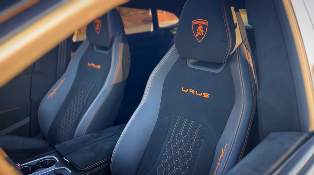 Lamborghini Urus Perf Black Interior