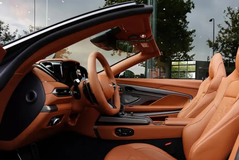 Aston Martin Vanquish Volante Interior