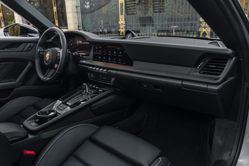 Porsche 911 Targa 4 GTS 992.2 Interior 3