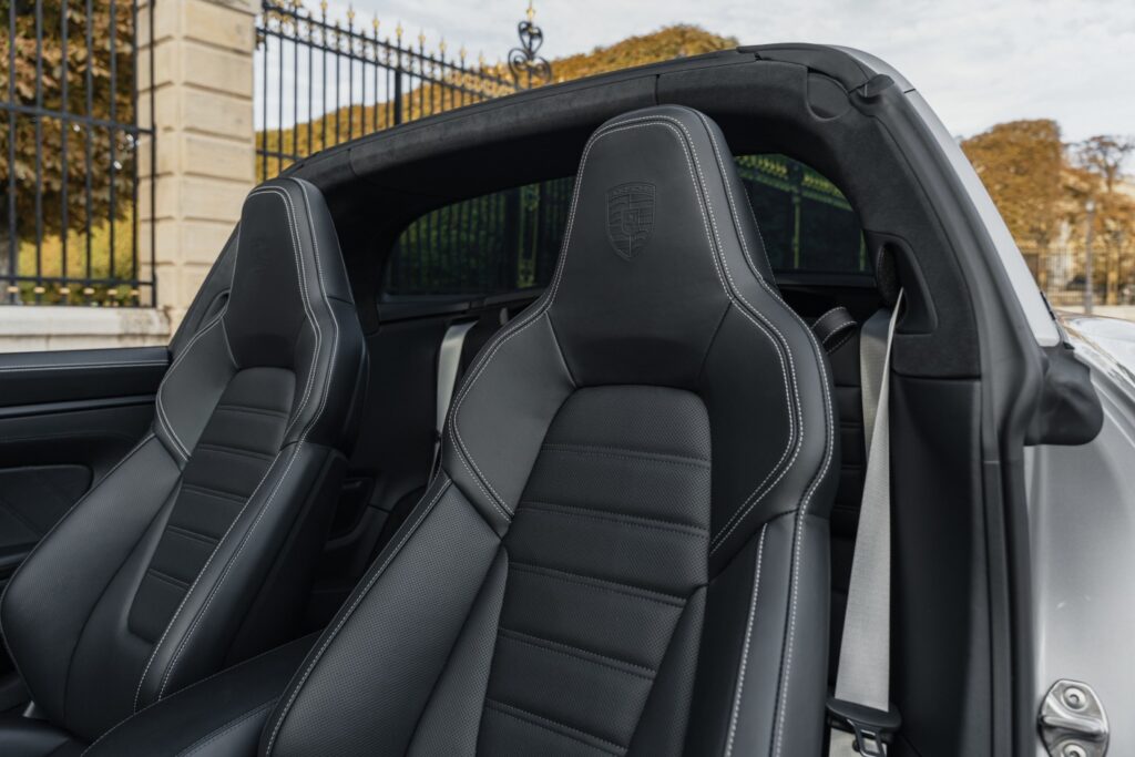 Porsche 911 Targa 4 GTS 992.2 Interior 6